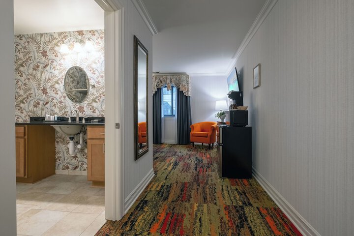 Room 104 of 251