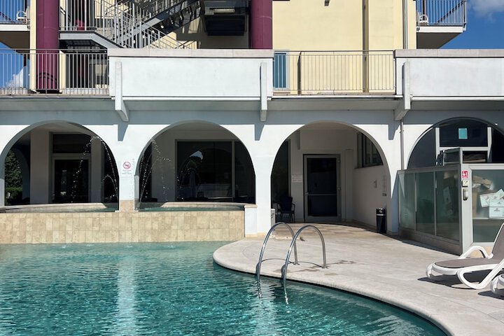 Pool 69 of 101