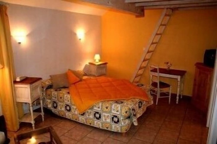 Room 5 of 18