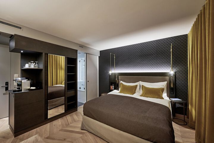 Room 56 of 102