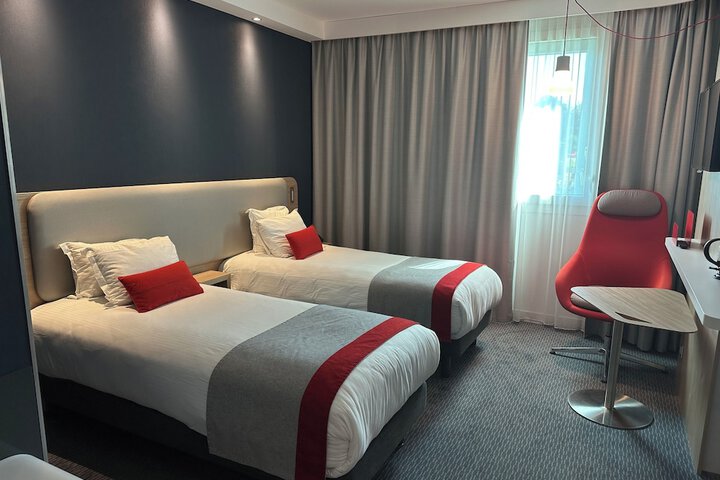 Room 26 of 85