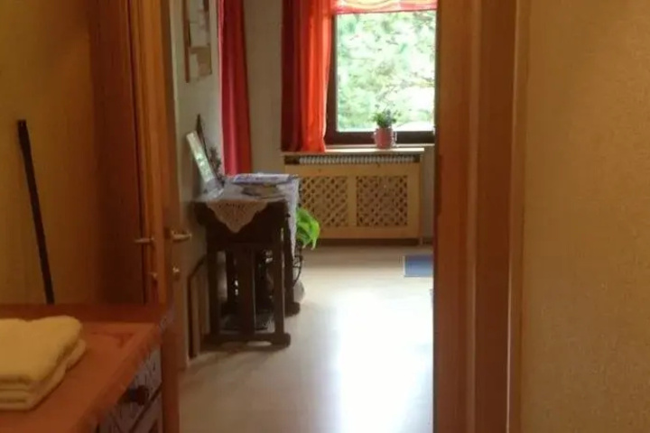 Room 4 of 15