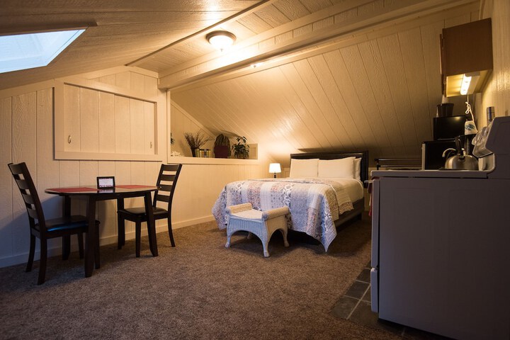 Room 16 of 108