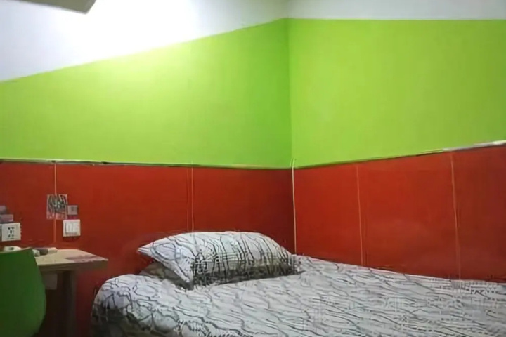 Room 6 of 11