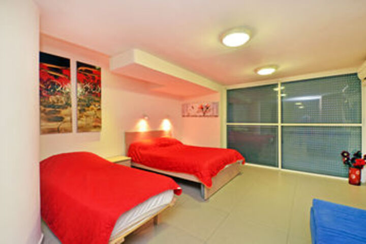 Room 5 of 17