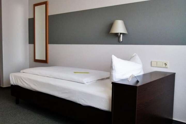 Room 10 of 35