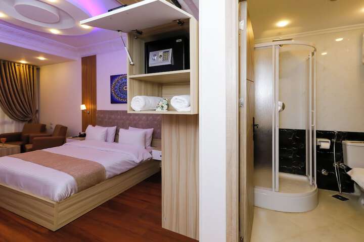 Room 52 of 139