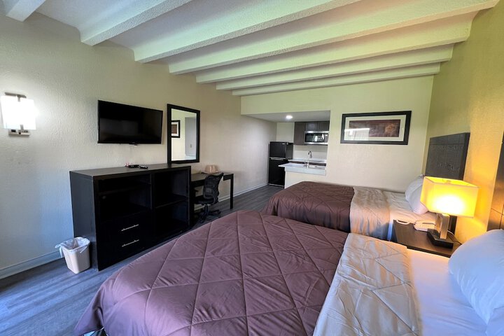 Deluxe Room 1 Queen Bed (11 of 14)