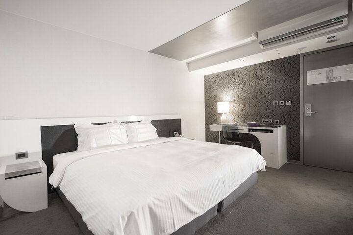 Room 30 of 64