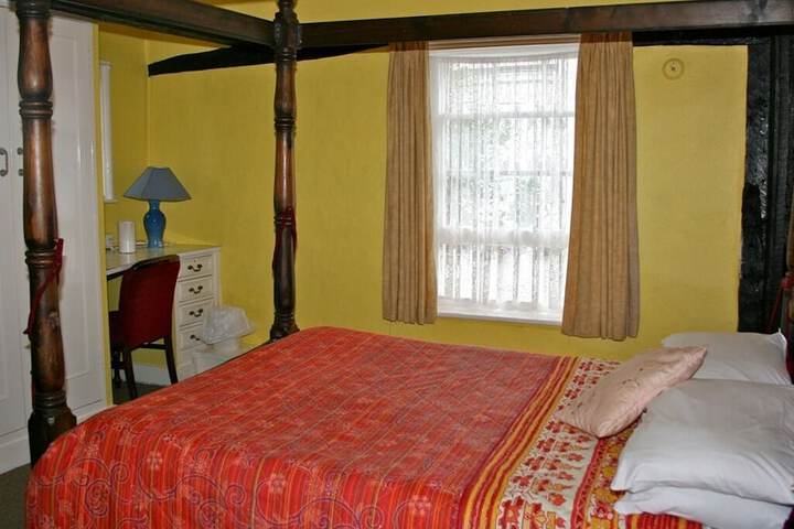 Room 2 of 12