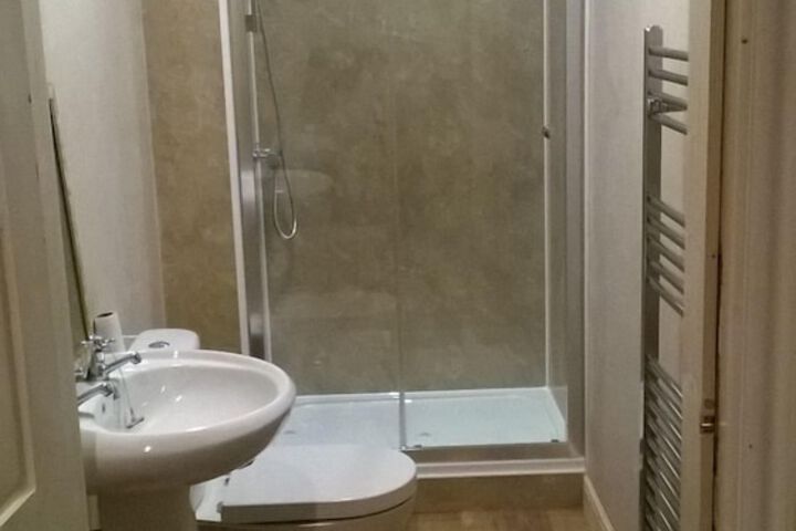 Room 9 of 16