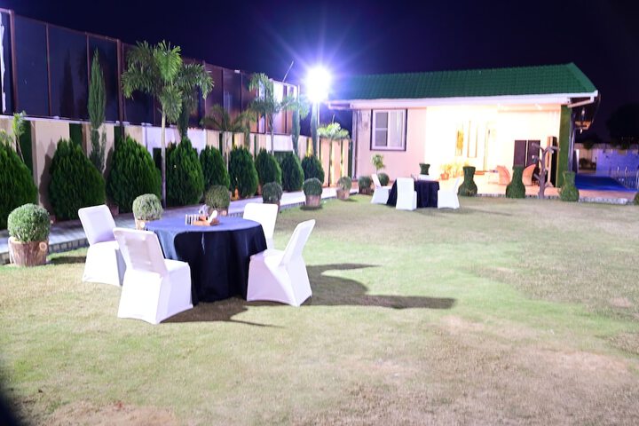 Hotel Exterior 21 of 23