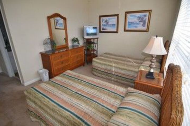 Room 11 of 28
