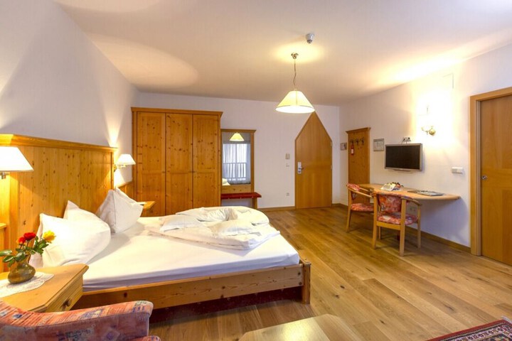 Room 5 of 38
