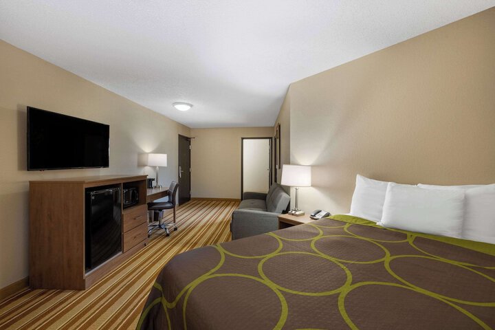Room 43 of 62