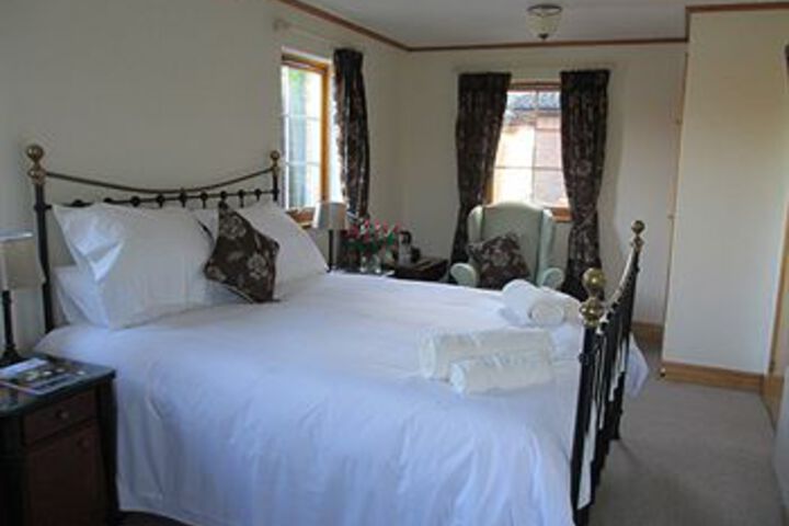 Room 4 of 9