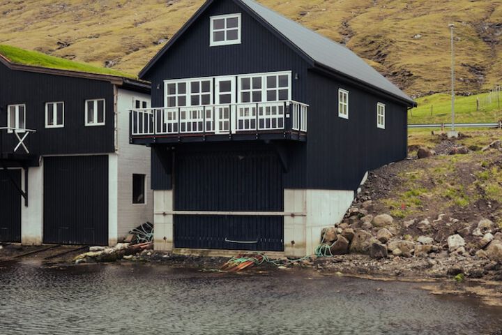 Dahlastova | Stunning Boathouse | Bay View | 3Br