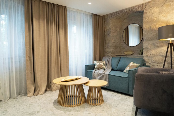 Room 28 of 72