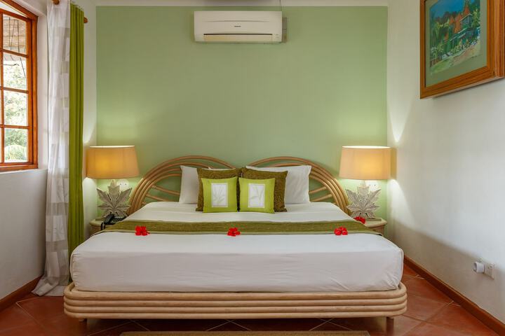 Room 6 of 33
