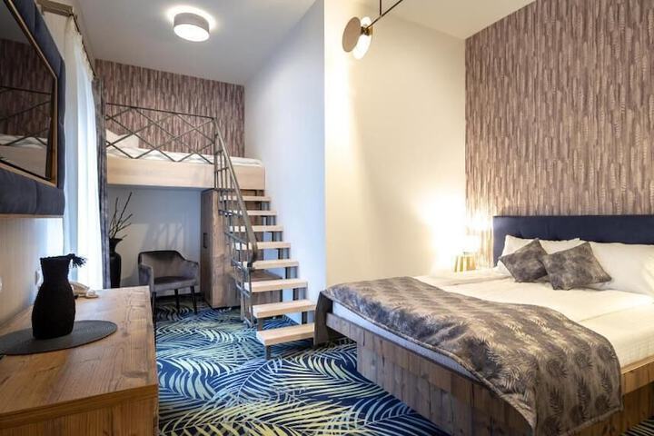 Room 32 of 58