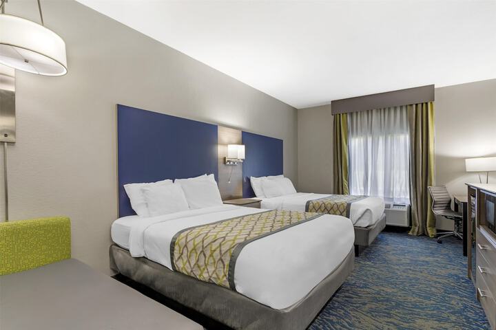 Room 4 of 33