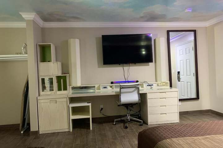 Room 16 of 36