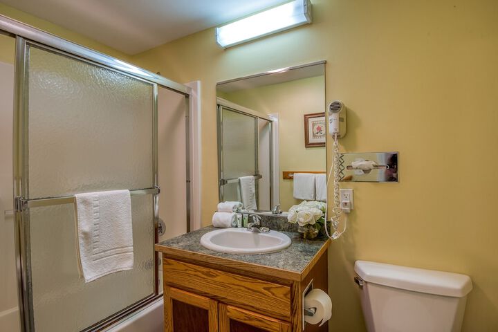 Superior King Lakeside with Shared Balcony (1 of 64)