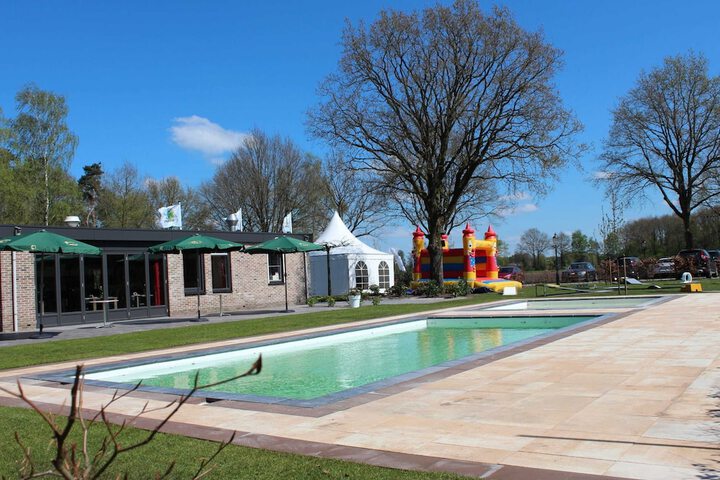 Pool 11 of 26