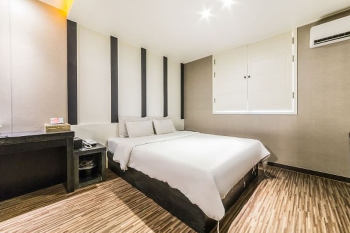 Room 6 of 39