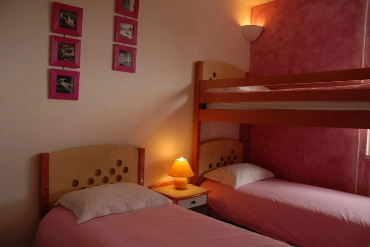 Room 3 of 12