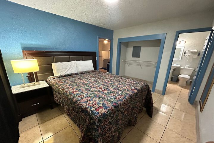 Room 4 of 65