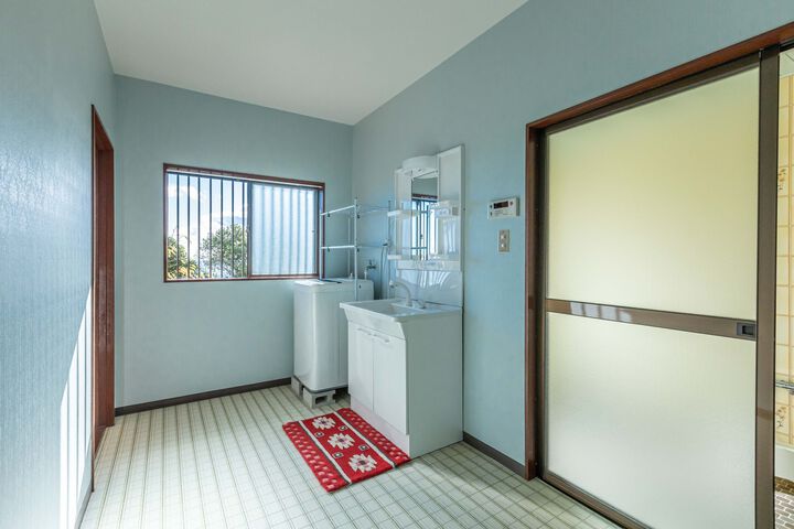 Room 2 of 50