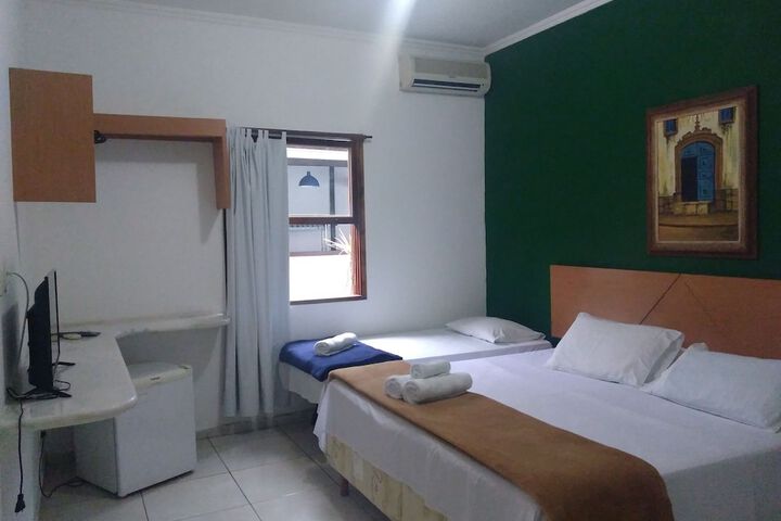 Room 10 of 32