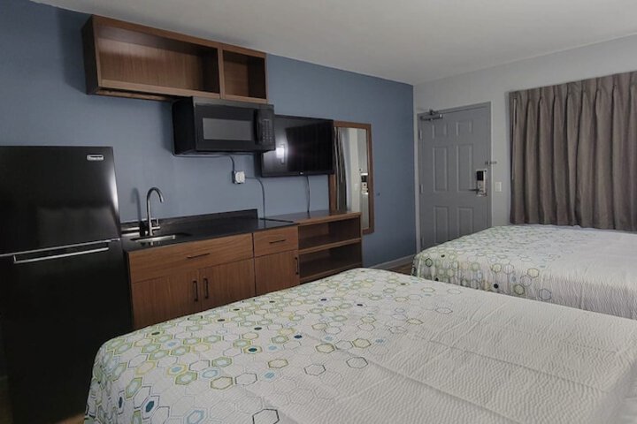 ADA Accessible Studio 2 Queen Beds with Walk in Shower (5 of 8)
