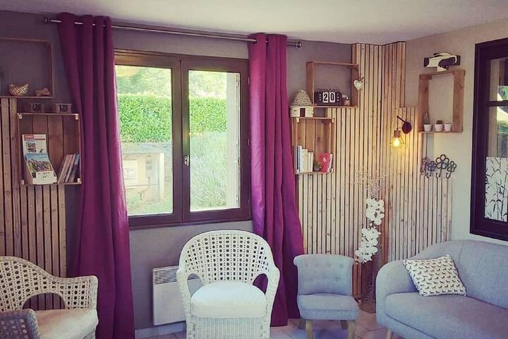Lounge 68 of 73