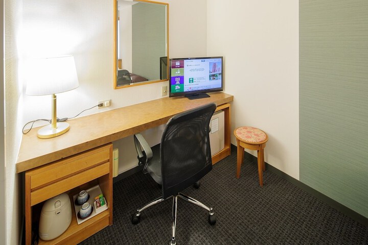 Room 11 of 30