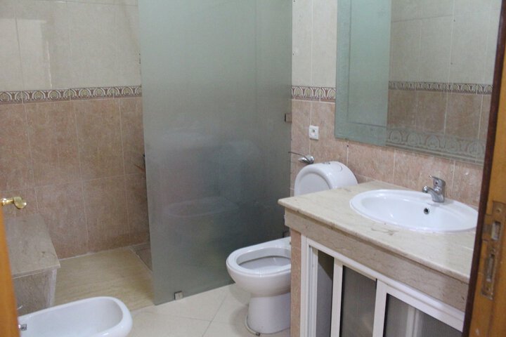Room 15 of 33