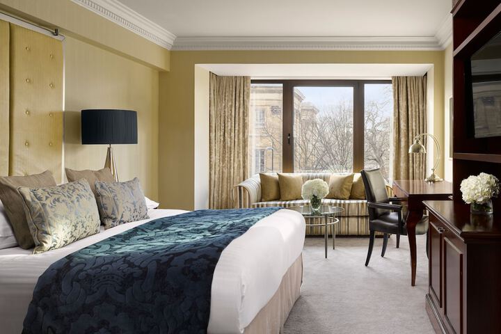 Room 30 of 230