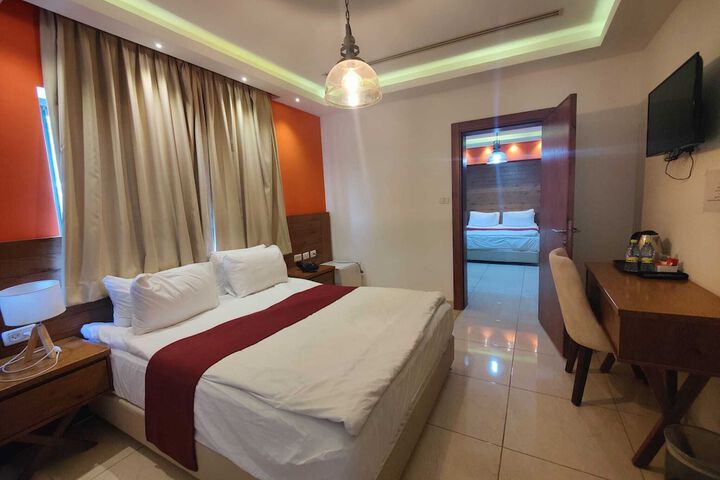 Room 16 of 65