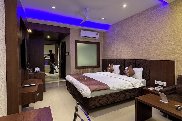 Room 14 of 108