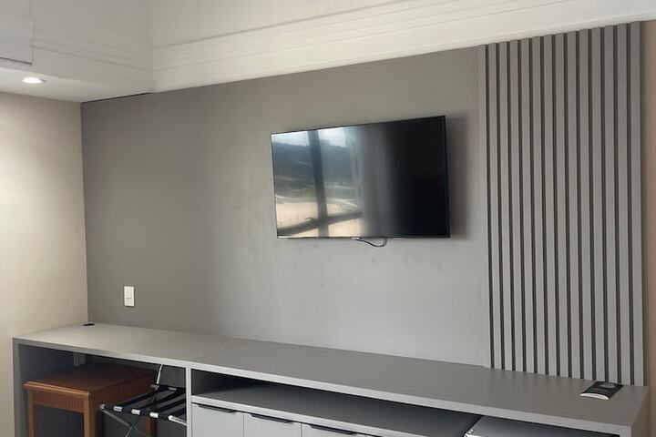 Room 2 of 28