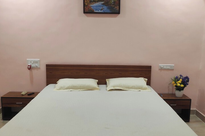 Room 11 of 19