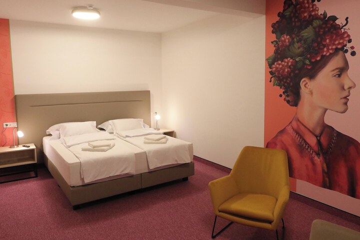 Room 7 of 17