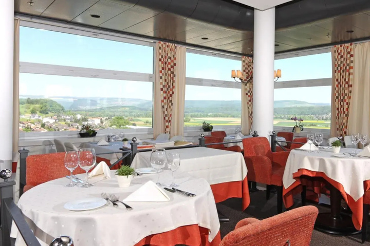 Dining 6 of 15