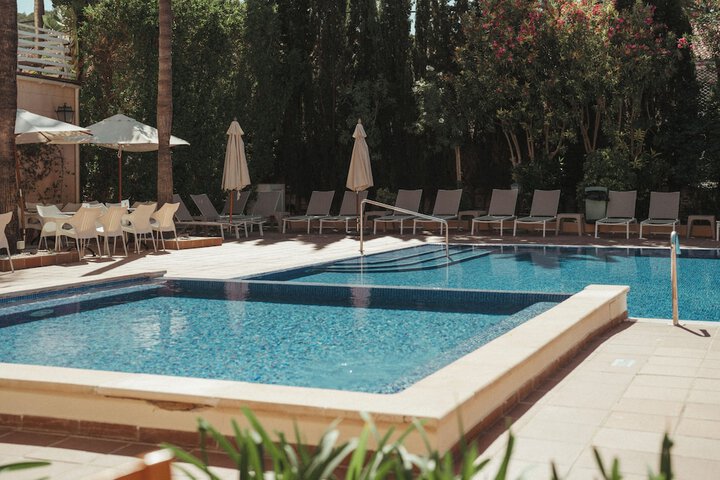 Hotel with Pool
