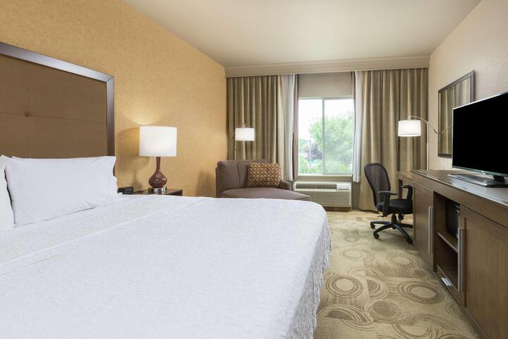 1 King Bed (6 of 10)