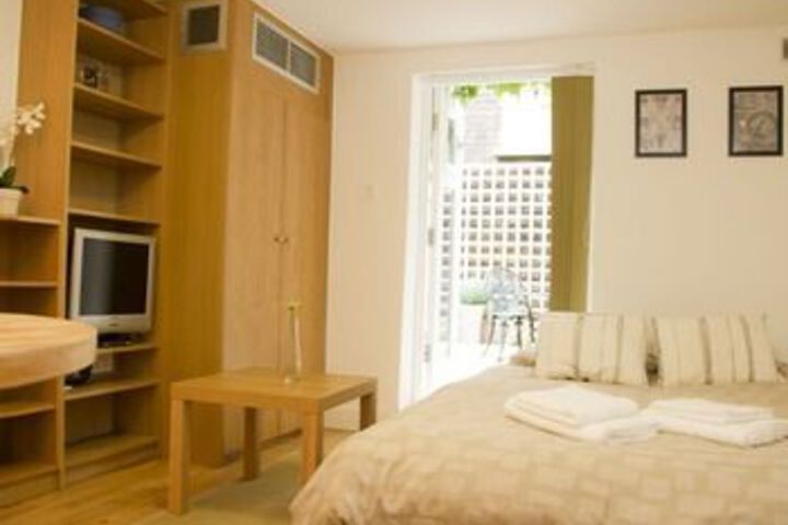 Room 4 of 10