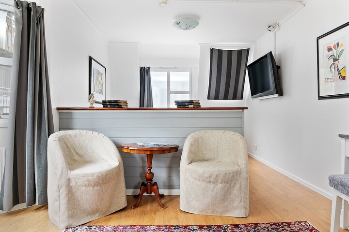 Room 53 of 117