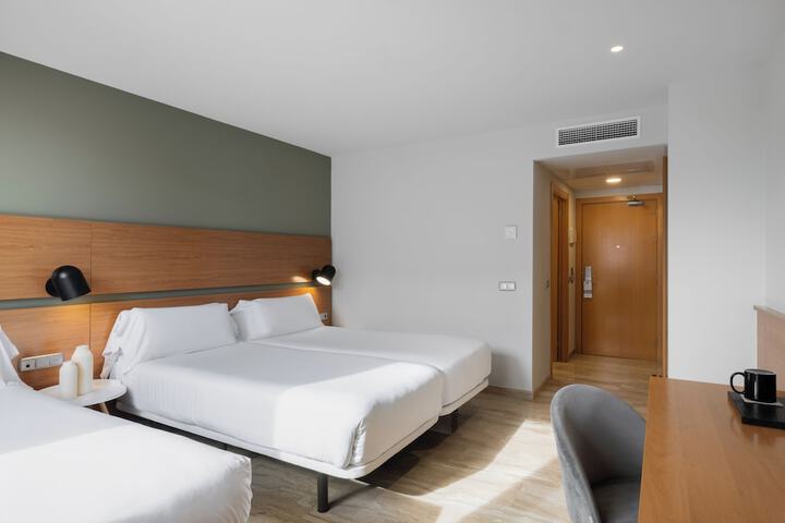 Room 12 of 30