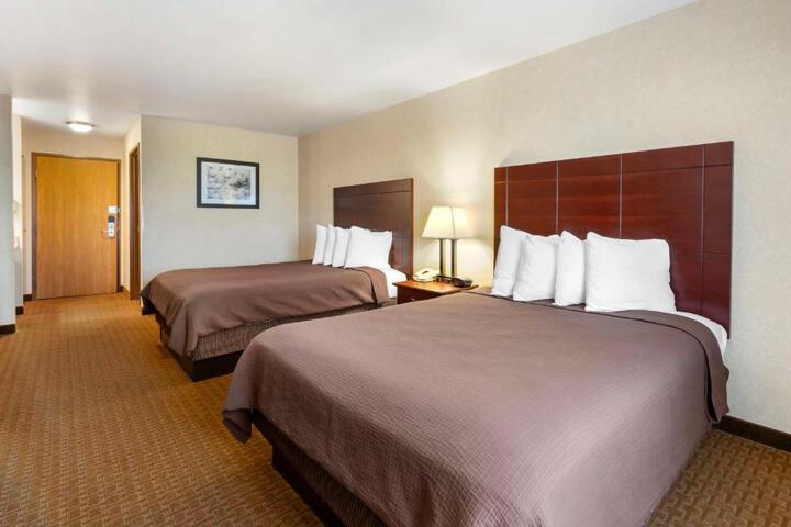 1 Queen Bed Work Desk Refrigerator WiFi Continental Breakfast (15 of 16)